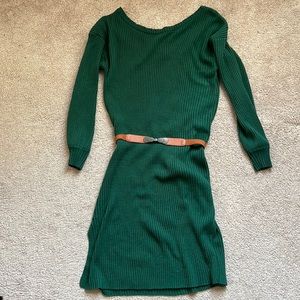 Great forest green dress. Fits best a size 6-8.